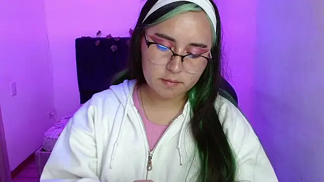 Snapshot of SashaGrey__ chatting on 10, 11, 2025 SashaGrey online show from 10, 11, 2025