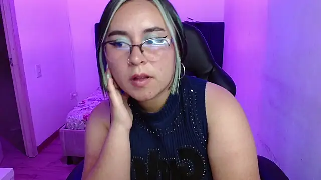 Snapshot of SashaGrey__ chatting on 17, 11, 2025 SashaGrey online show from 17, 11, 2025