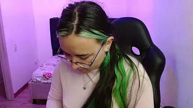 Snapshot of SashaGrey__ chatting on 21, 11, 2025 SashaGrey online show from 21, 11, 2025