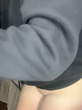 Snapshot of M1l3yD3w chatting on 26, 11, 2025 M1l3yD3w online show from 26, 11, 2025