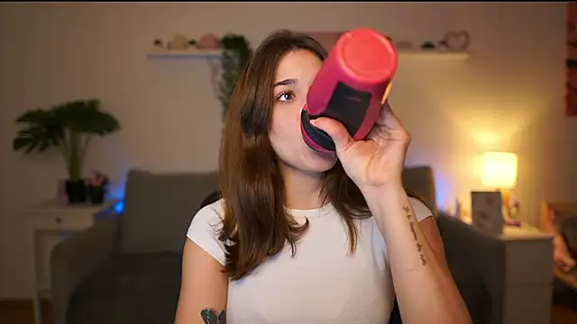 kissie cat online show from 19, 12, 2025