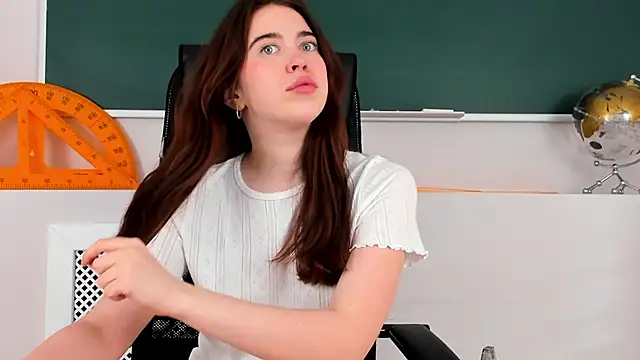 KimberlyBond online show from 10, 11, 2025