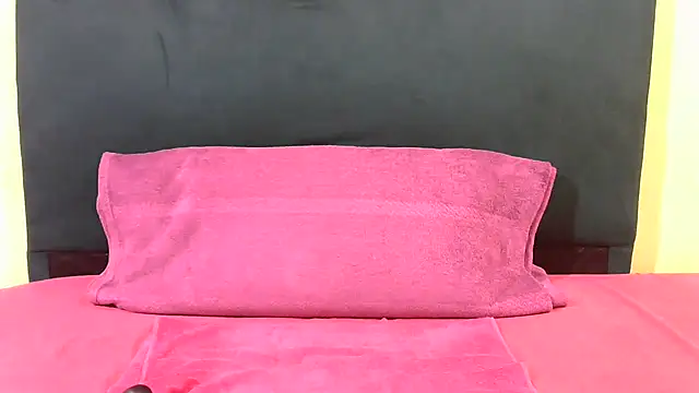 OnionBooty23 online show from 4, 10, 2025