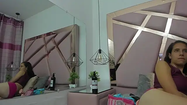 Snapshot of MiaCours chatting on 30, 10, 2025 MiaCours online show from 30, 10, 2025