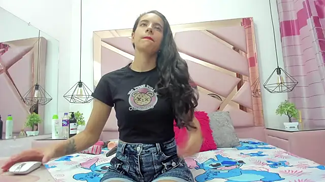 Snapshot of MiaCours chatting on 19, 11, 2025 MiaCours online show from 19, 11, 2025