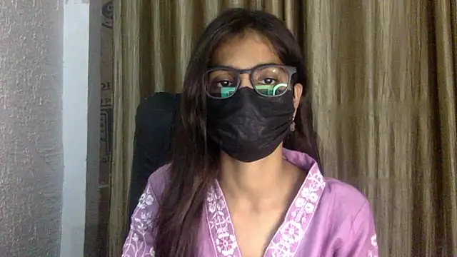 Snapshot of _kamyaa09 chatting on 14, 10, 2025 kamyaa09 online show from 14, 10, 2025