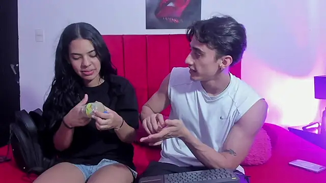 AndretiiAndCamila online show from 17, 11, 2025