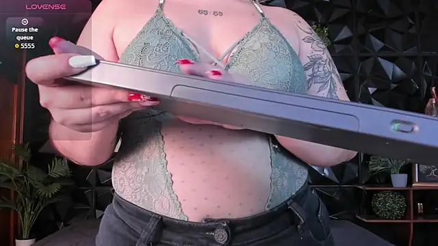 April  foxx online show from 5, 12, 2025