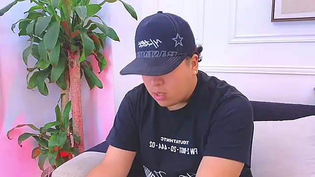 Naim Bennetsex online show from 4, 3, 2026