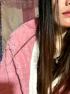 Snapshot of PhanHaa chatting on 29, 11, 2025 PhanHaa online show from 29, 11, 2025