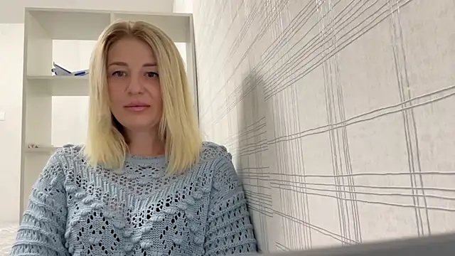 Blondie xoxoxo online show from 22, 9, 2025