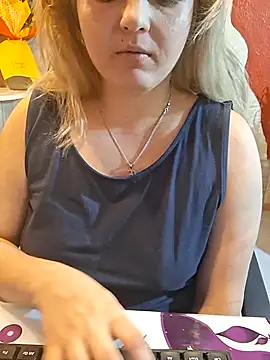 Snapshot of qSensi chatting on 25, 10, 2025 qSensi online show from 25, 10, 2025