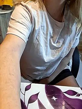 Snapshot of qSensi chatting on 26, 10, 2025 qSensi online show from 26, 10, 2025