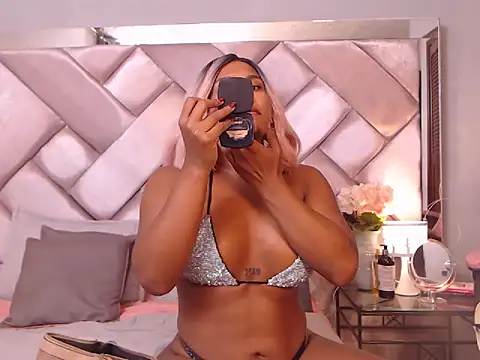 Ashleyroberst online show from 6, 11, 2025