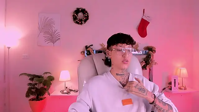 Luci Rose online show from 2, 12, 2025