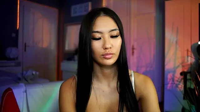 Snapshot of SyrenAsia chatting on 7, 11, 2025 SyrenAsia online show from 7, 11, 2025