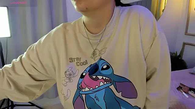 Snapshot of Ashley_Monroe chatting on 8, 10, 2025 Ashley Monroe online show from 8, 10, 2025