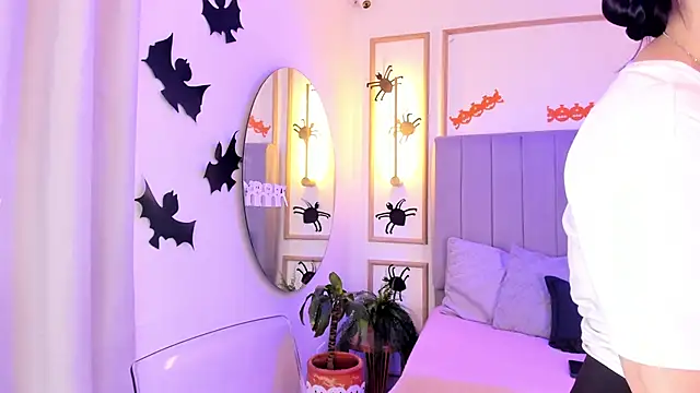 Snapshot of Ashley_Monroe chatting on 12, 10, 2025 Ashley Monroe online show from 12, 10, 2025