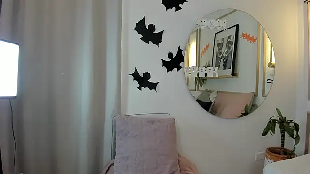 Snapshot of Ashley_Monroe chatting on 28, 10, 2025 Ashley Monroe online show from 28, 10, 2025