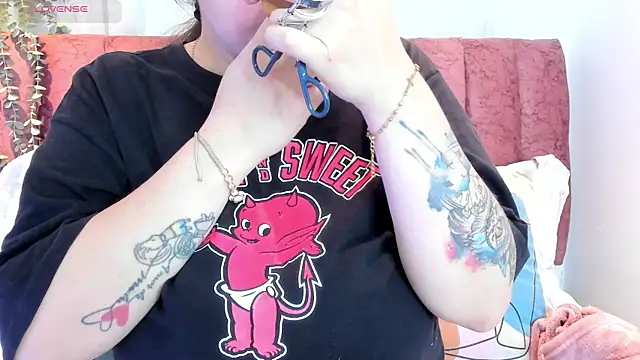 Snapshot of Ashley_Monroe chatting on 4, 11, 2025 Ashley Monroe online show from 4, 11, 2025