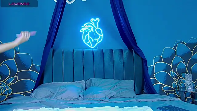 Maylu Fox online show from 12, 10, 2025