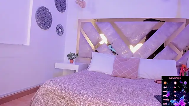 Marianee Rousse online show from 10, 9, 2025