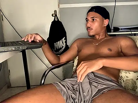 Snapshot of edualqxo chatting on 19, 10, 2025 edualqxo online show from 19, 10, 2025