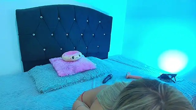 Sophia Nights online show from 8, 10, 2025