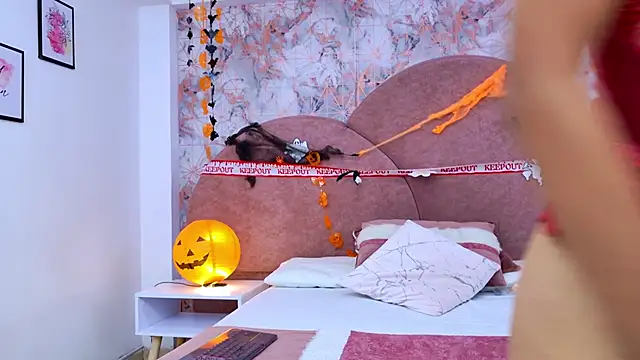 Samanta Isel online show from 30, 10, 2025