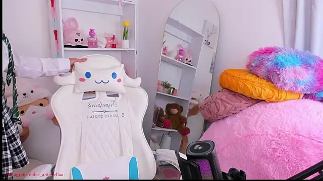 dolce antonellaa online show from 13, 3, 2026