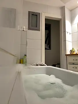 husbandandwifetobe online show from 18, 10, 2025