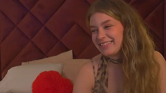 Mila Synn online show from 7, 10, 2025