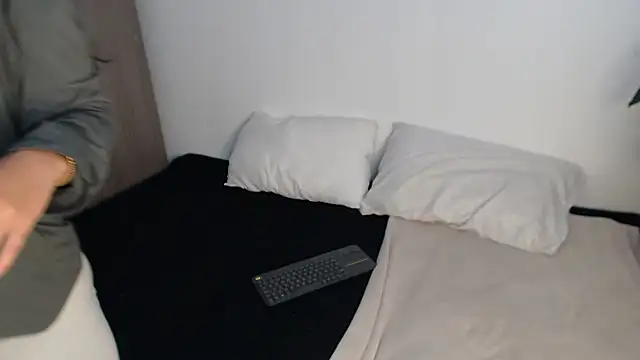   abrill   online show from 27, 10, 2025