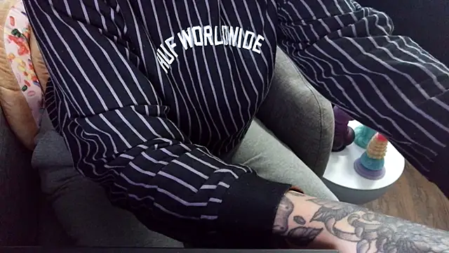 fetishslut4u online show from 1, 11, 2025