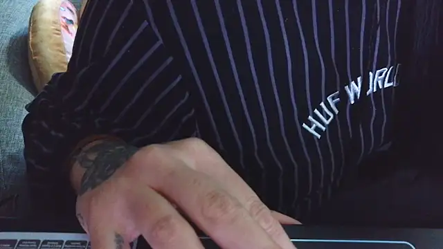 fetishslut4u online show from 6, 11, 2025