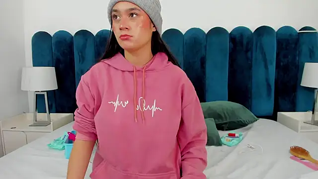 Snapshot of EmilyHanks_ chatting on 14, 11, 2025 EmilyHanks online show from 14, 11, 2025