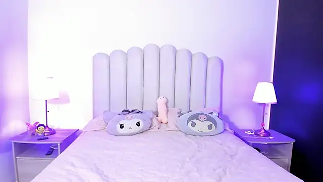 Snapshot of SofieBunnie chatting on 7, 11, 2025 SofieBunnie online show from 7, 11, 2025