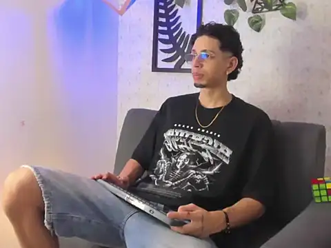 Snapshot of nicolai_drake chatting on 19, 10, 2025 nicolai drake online show from 19, 10, 2025