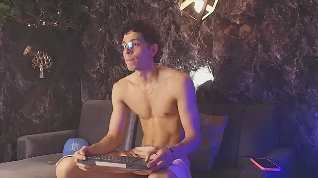 Snapshot of nicolai_drake chatting on 16, 11, 2025 nicolai drake online show from 16, 11, 2025