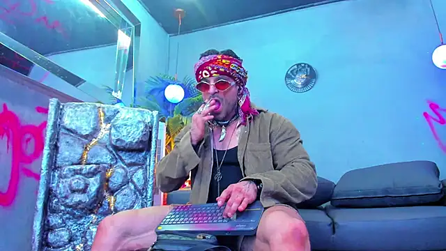 Snapshot of dennis_cox1 chatting on 19, 9, 2025 dennis cox1 online show from 19, 9, 2025