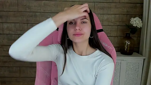 AlisaVersailles online show from 9, 10, 2025