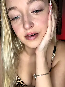 Snapshot of emilypeperoni chatting on 19, 12, 2025 emilypeperoni online show from 19, 12, 2025