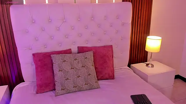 Snapshot of ViolettaAlemida chatting on 22, 9, 2025 ViolettaAlemida online show from 22, 9, 2025