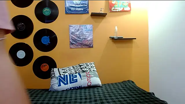 skinnyverus18 online show from 9, 10, 2025