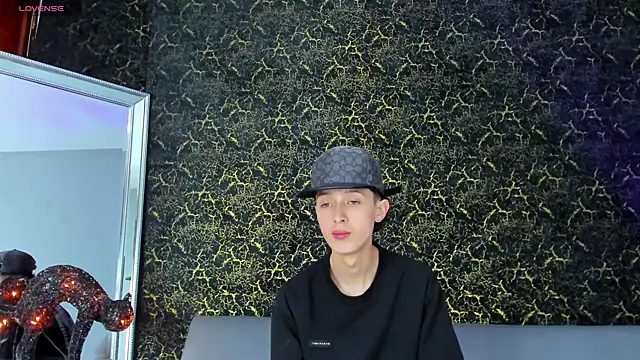 Snapshot of ArthurCox chatting on 22, 10, 2025 ArthurCox online show from 22, 10, 2025