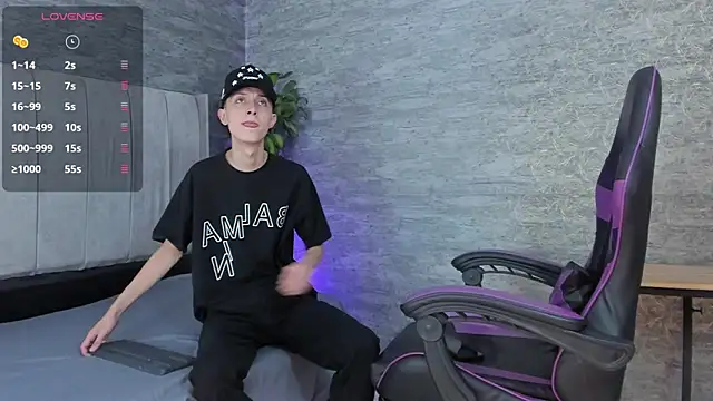 Snapshot of ArthurCox chatting on 1, 11, 2025 ArthurCox online show from 1, 11, 2025