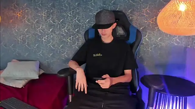 Snapshot of ArthurCox chatting on 21, 11, 2025 ArthurCox online show from 21, 11, 2025