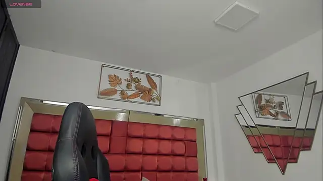 SaraWagner  online show from 9, 10, 2025