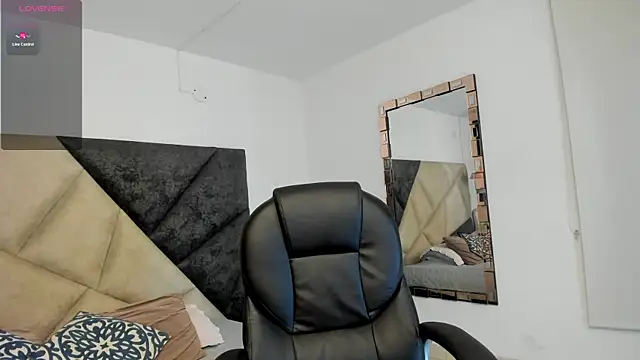 SaraWagner  online show from 21, 10, 2025