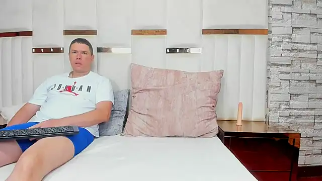 Snapshot of CandyandSteven chatting on 21, 11, 2025 CandyandSteven online show from 21, 11, 2025